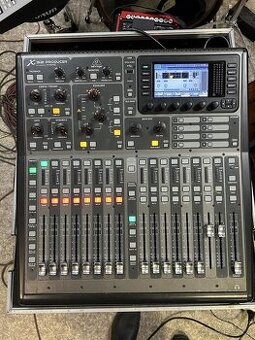 Behringer X-32 dig. mix. pult v perf. stavu a s hardcase