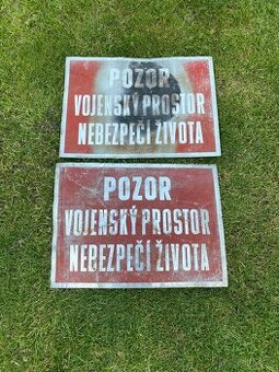 stará cedule vojenský prostor plechová cedule armádní