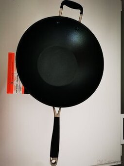 Wok pánev