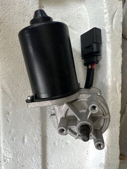 Motor stěrače přední