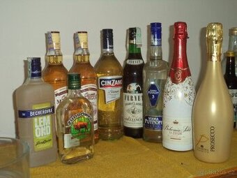 sberatelske lahve s alkoholem