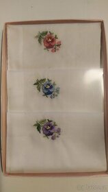 Damske vysivane kapesniky 3ks - maceska