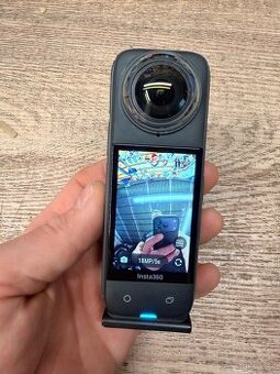 Insta 360 X4