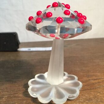 těžítko broušené hutní sklo Muchomůrka