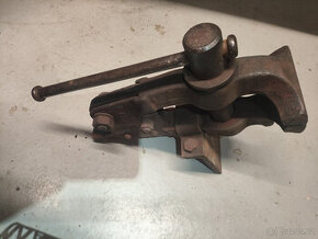 Kovářský svěrák Heuer z roku 1959 Germany