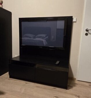 Tv Panasonic TX-P42C3E včetně tv stolku Ikea