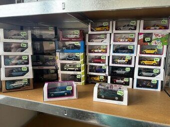 Vánoční výprodej osobních 1:43 Abrex Foxtoys moje