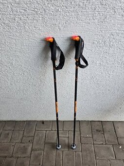 Sjezdové hole Atomic AMT carbon SQS grey/orange, délka 120 c