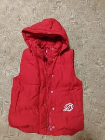 Krásná čevená vesta vel. 134