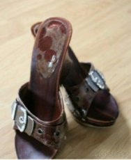 dámské hnědé pantofle na klínku - 1