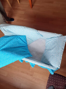 Prodám dětský košík na dřevěných kolečkách z PVC na novoroze