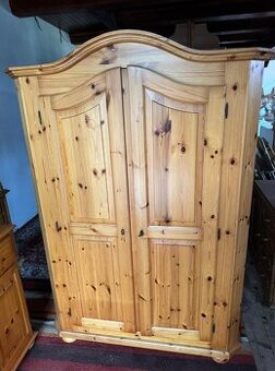Šatní skříň z masivní borovice, 4868