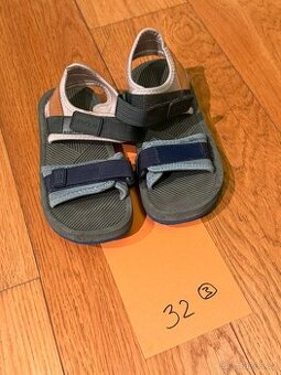 Prodám více párů dětských bot po synovi. (3)