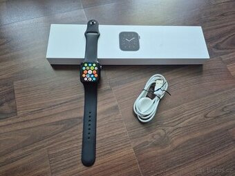 Apple Watch 6 40mm kapacita baterie 100%