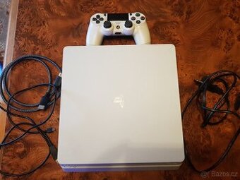 Playstation 4 v bílé barvě