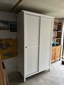 Ikea Hemnes velká skříň masiv bílé mořidlo