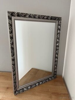 Elegantní zrcadlo s dekorativním rámem – 55 × 75 cm