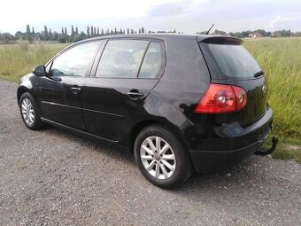 VW GOLF 1.6i BENZIN 75 KW KLASIKA ZA 59000 KČ