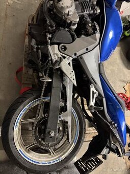 Havarovaná Kawasaki z750s 2005 - 1