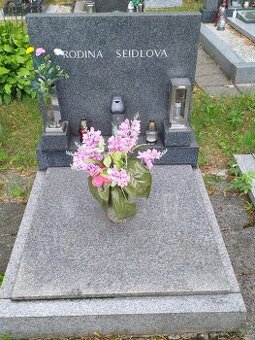 Prodám urnový žulový hrob