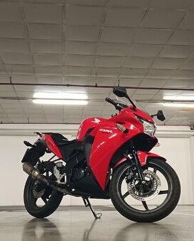Honda cbr 125 ( na opravu )