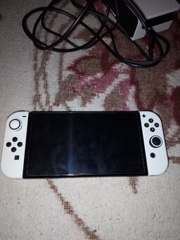 Nintendo switch OLED s příslušenstvím