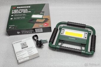 Reflektor s powerbankou