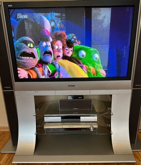 Televizor Panasonic 37” + originalní stojan + reproduktory