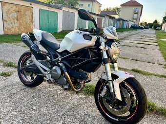 Ducati Monster 696