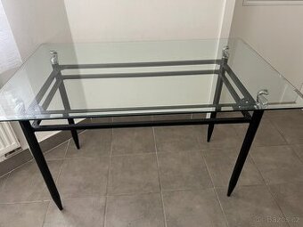 Sklenění jídelní stůl - lehký kovový rám