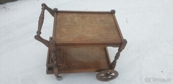 Pojizdny stolek na alkoho