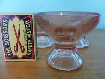 POHÁRKY - RŮŽOVÉ SKLO č.15