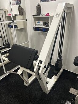 Posilovací stroj biceps izolovaný - scottova lavice