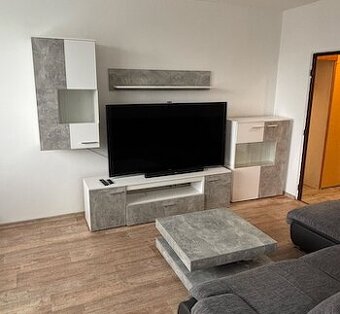 Obývací stěna + otočný stolek