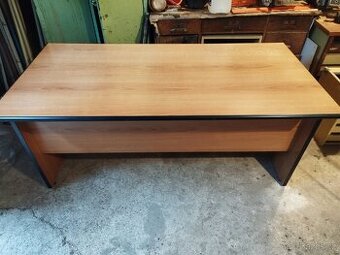 Kancelářský stůl