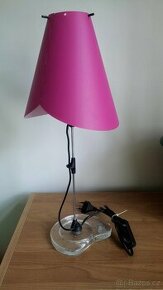 Stolní lampička růžová