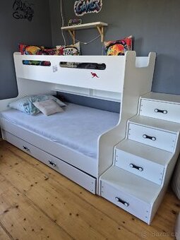 Dětská patrová postel se schůdky a úložným prostorem