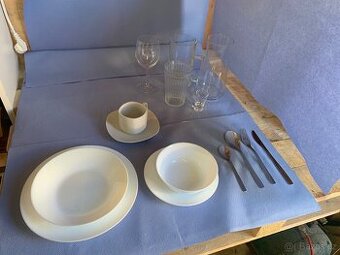 Půjčím bílé talíře s příbory a sklenice na svatbu, párty…