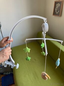 Kolotoč nad dětskou postýlku s hudbou a otáčením