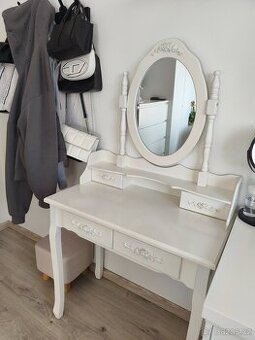 Toaletní stolek pro princeznu