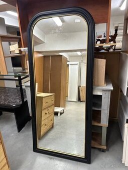 Velké stojací zrcadlo – 1 300 Kč