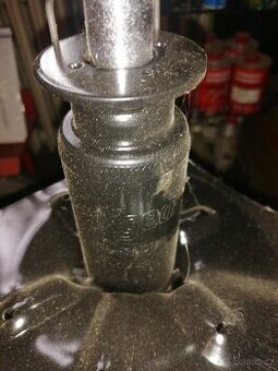 Prodám nové přední tlumiče na Mazda Ptemaci 2001