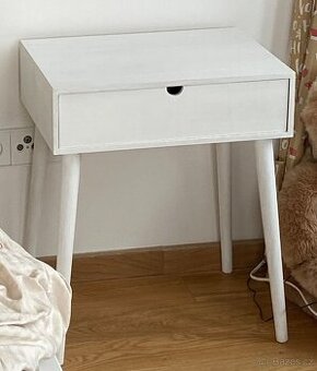 Noční stolek ILBRO (JYSK) – natřený na bílo