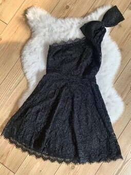 Dámské nové krajkové šaty Guess s mašlí vel. S