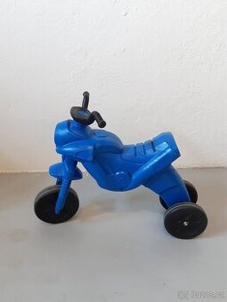 dětské odrážedlo.