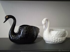 Porcelánové labutě