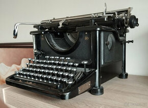 Prodám historický prvorepublikový psací stroj Remington