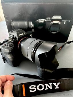 Sony Alpha A7 s objektivem nový fotoaparát