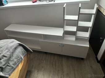 Obývací stěna, TV sestava