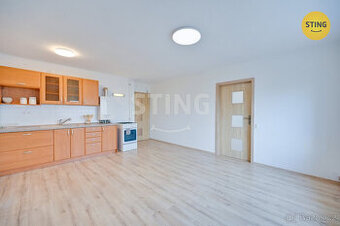 Prodej světlého bytu 3+kk (65 m²) s komorou a 2 skle, 131709